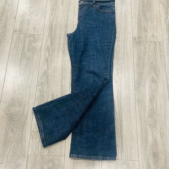 LEVI’S Perfectly Slimming Boot Cut 512 Jeans Size 12 Medium - Picture 4 of 11